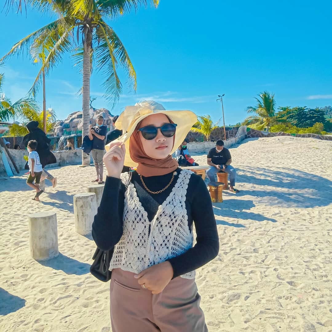 Pantai Batu Bedaun Bangka Belitung