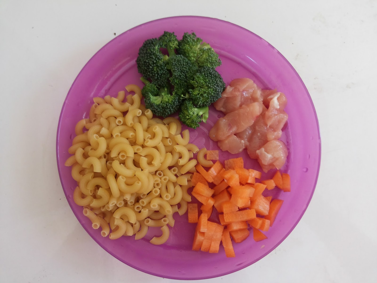 Makanan Bayi : Makaroni, Brokoli, Lobak dan Ayam  Dkna Abza