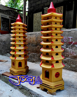miniatur pagoda untuk lampu taman atau lampu ruangan di buat dari batu alam paras jogja (batu putih)