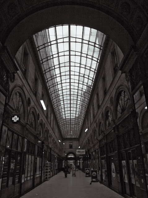 jiemve, la galerie bordelaise, sa verrière et son plafond style arc de triomphe