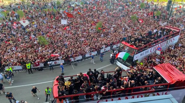 Video: Milan Parade Serie A Title