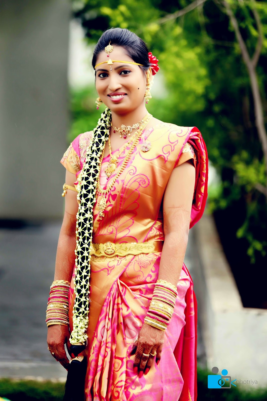 Pelli poola Jada: SouthIndian Bridal Hairstyles with flowers