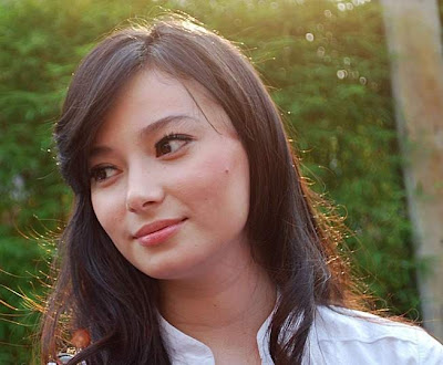 Asmirandah merupakan artis cantik indonesia yang banyak menghiasi layar tv di berbagai sinetron. 