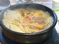 주문이 나온 소고기 국밥.
