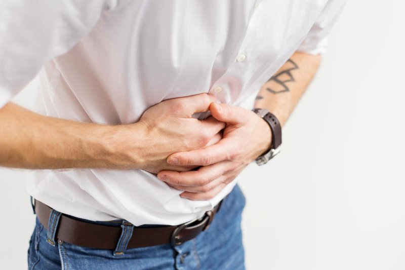 Đau thượng vị là tình trạng đau nhức khó chịu ở vùng bụng trên rốn và phía dưới xương ức
