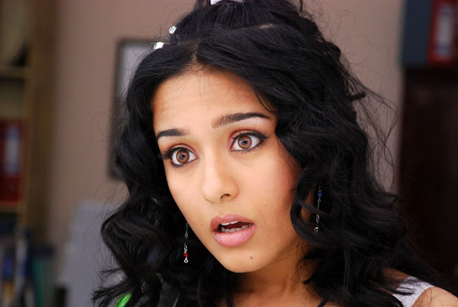 Amrita Rao Beautiful Stills - SEXY Baby Amrita Rao Pictures - Famous Celebrity Picture 