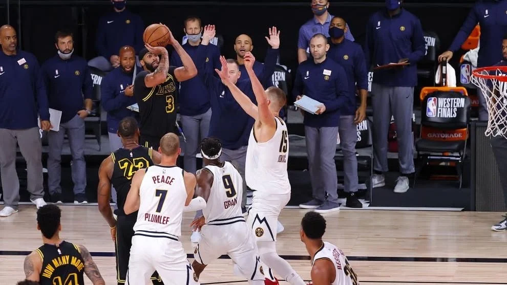 Denver Nuggets se "despertó" y venció a Los Angeles Lakers en la final del Oeste