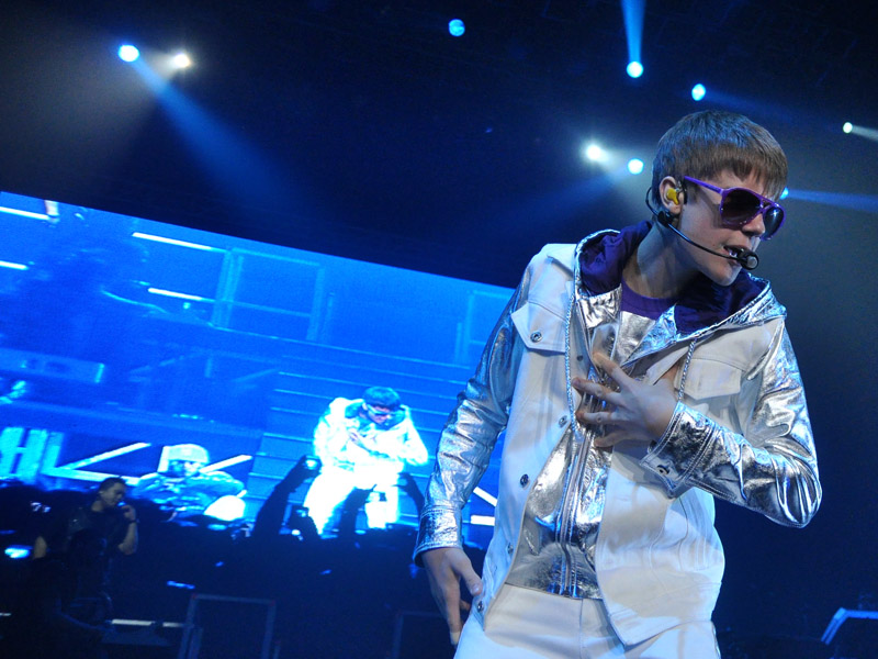 justin bieber dictionary. konser justin bieber indonesia