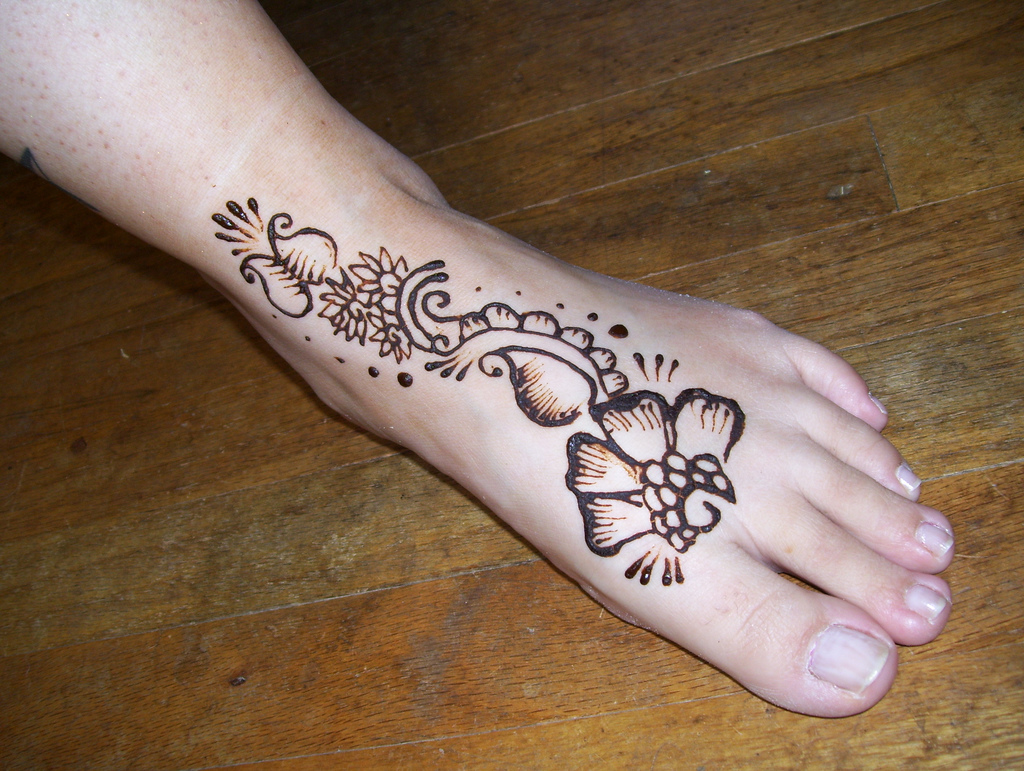 Displaying 18&gt; Images For - Simple Flower Henna Hand Designs