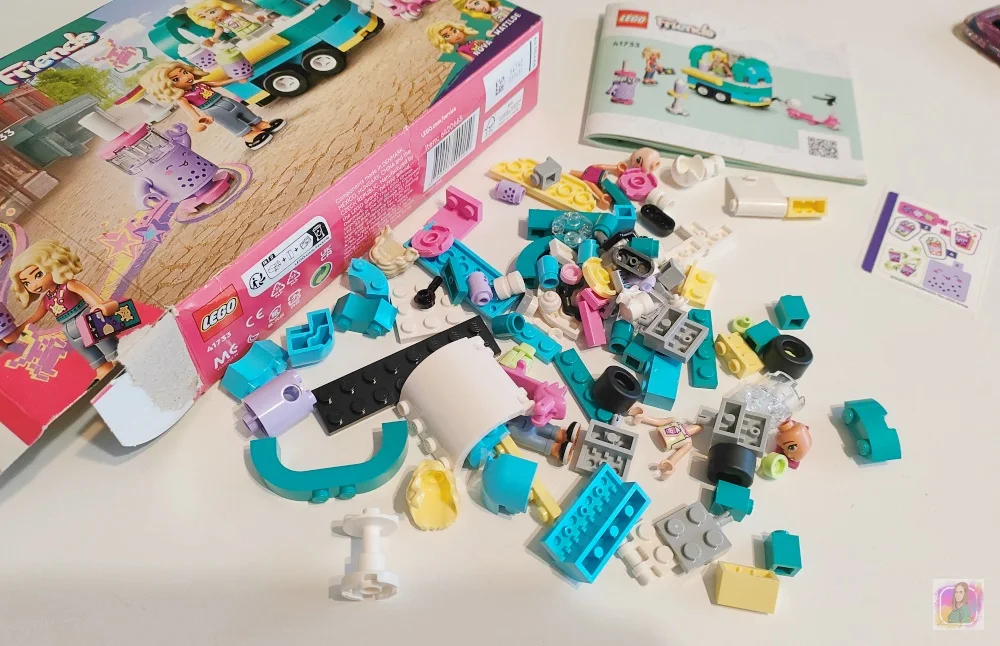 LEGO Friends Mobilny sklep z bubble tea 41733 - księgarnia TaniaKsiazka.pl