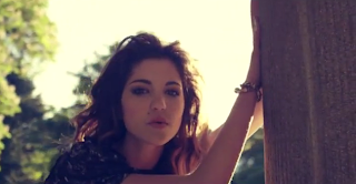 Celeste Buckingham - Run Run Run Lyrics | Letras | Lirik | Tekst | Text | 가사 | Testo | 歌詞 | Paroles - Source: LatestVideoLyrics.blogspot.com