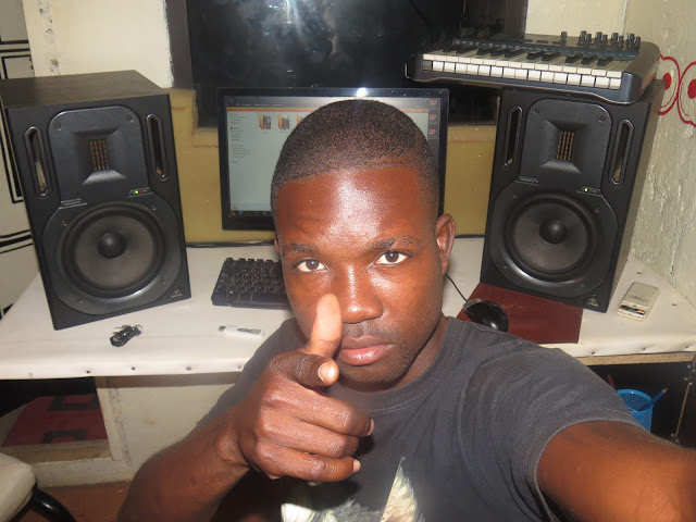 http://www.mediafire.com/file/xzmez8xt4xxmv2y/26-Remix..Panda+da+Ley..Beat+Zuma.mp3