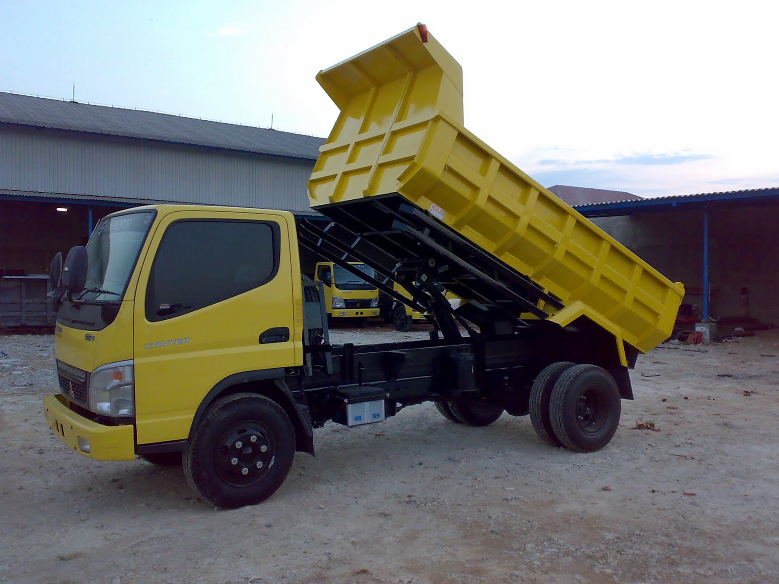  Gambar  Gambar  Foto Modifikasi  Truk  Dump Canter Hino Sakera 