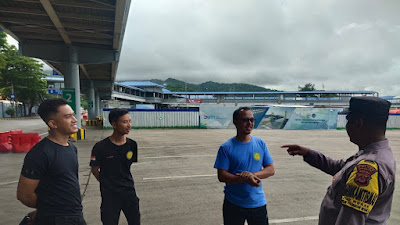 Sampaikan Pesan-Pesan Kamtibmas, Anggota Polsek Kskp Merak Polres Cilegon Polda Banten Sambangi Pekerja di Pelabuhan Merak 