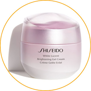 Shiseido White Lucent Brightening Gel Cream The texture is light and absorbs quickly. If you don't like a heavy and sticky cream texture, you can choose this product from Shiseido. This cream is water based with a gel texture that quickly penetrates into the skin. Even so, the skin remains moisturised throughout the day.  The sakura-bright complex formula will help lighten dark spots, uneven skin tone, and dull skin. In addition, Shiseido uses ReNeura Technology + which contains ashitaba to repair damaged skin. This technology also makes the skin absorb its active ingredients quickly.