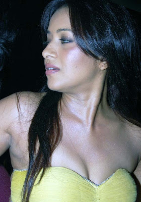 Reema Sen Hot Boob Show in Yellow Dress