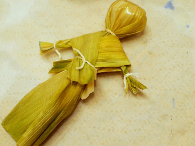 completed corn husk doll