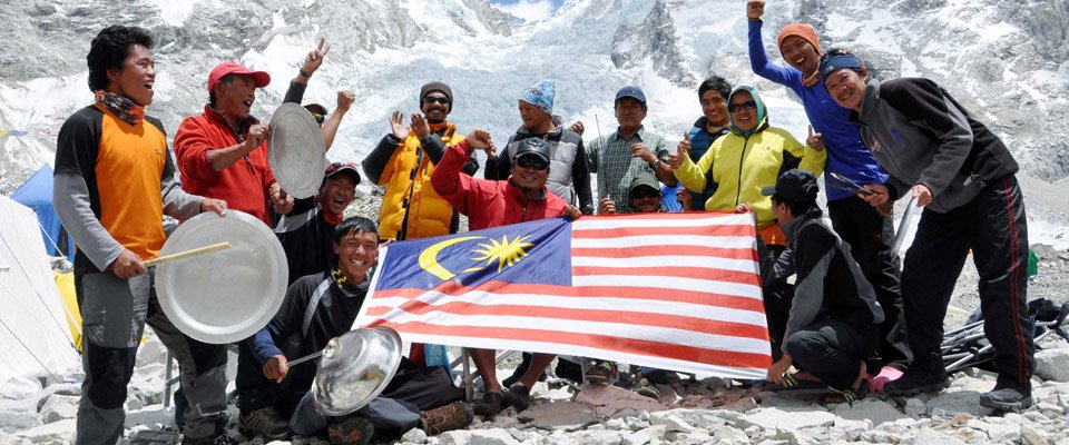 Pendaki Termuda Malaysia berjaya mendaki Everest