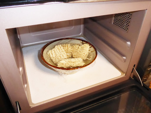電子レンジでインスタントラーメン（袋めん）を作ったら異様にマズかった！