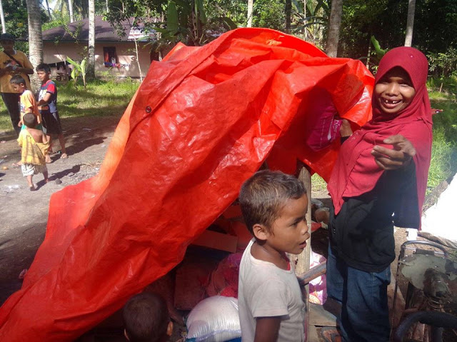 Terenyuh Lihat Kondisi Asnimar Janda Miskin Beranak Tujuh, LAZIZ PLN Salurkan Bantuan.