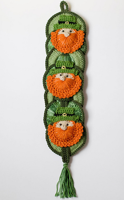 St. Patrick's Crochet wall hanging leperchans.png