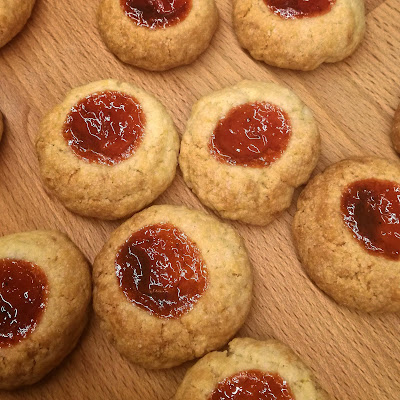 biscoitos secos com doce