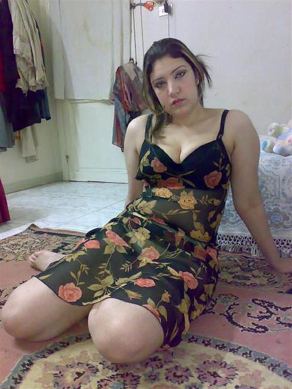 Glamorous girls: Hot desi busty aunties arab girls on hotel room bed 