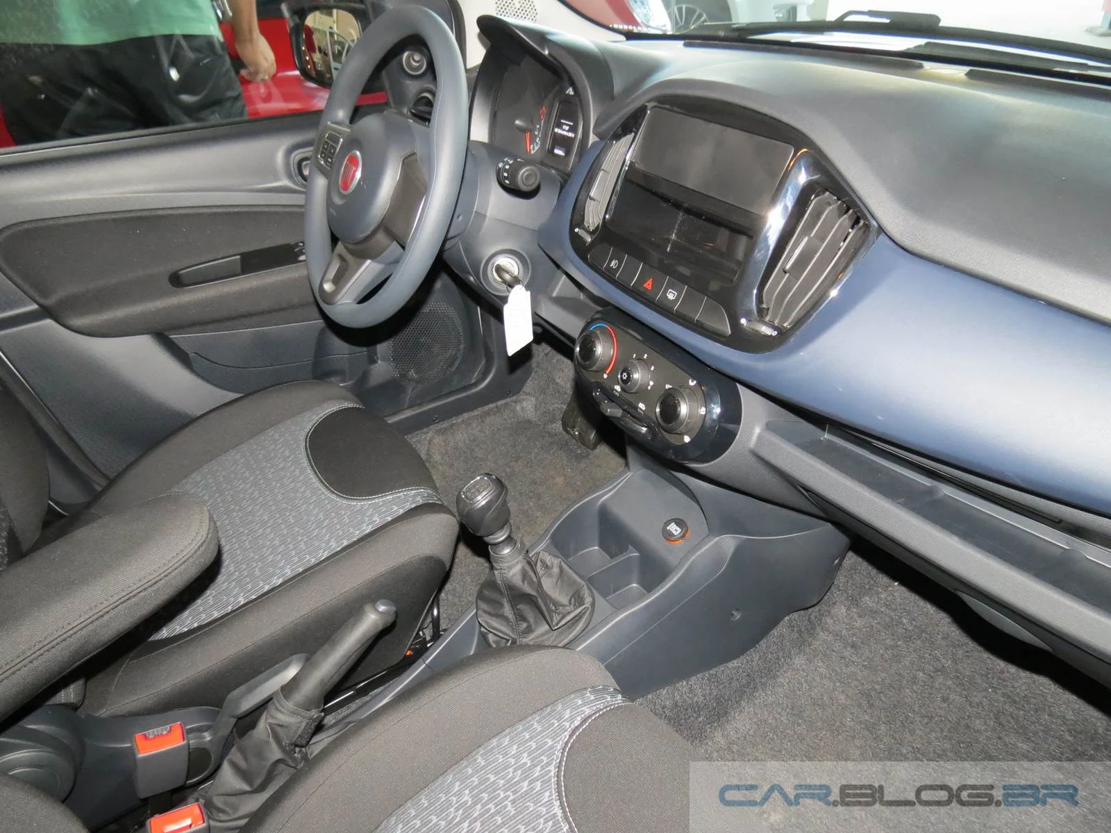 Novo Fiat Uno Attractive 1.0 2015- interior em detalhes