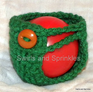 Swirls and Sprinkles: Easy crochet apple Kozie