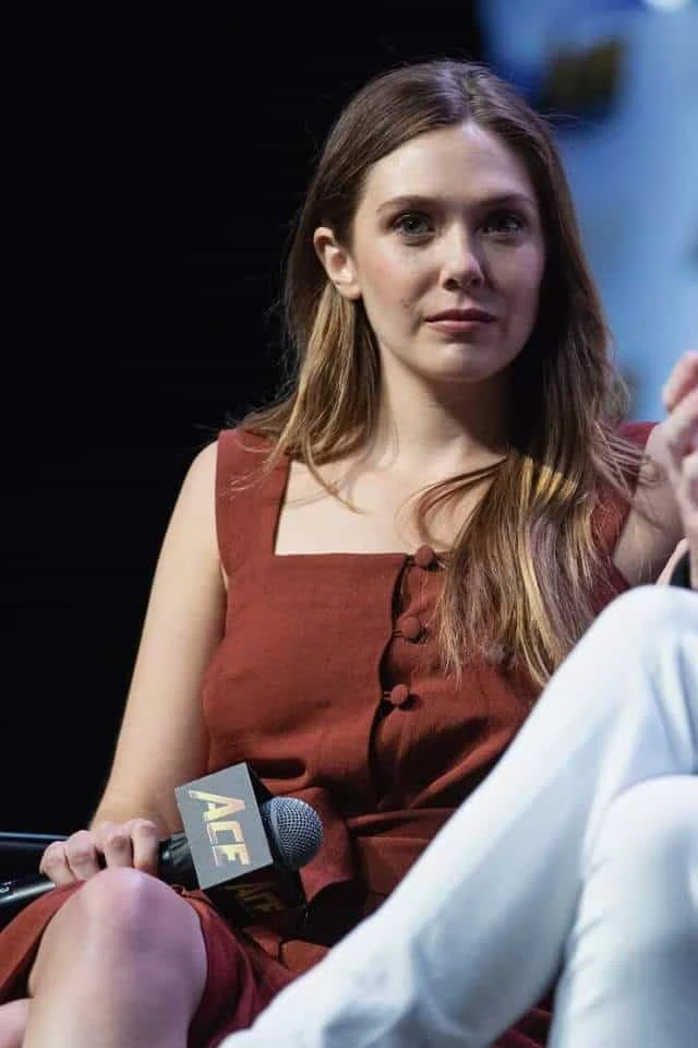 Elizabeth Olsen Sexy Photos: Hot Deep Cleavage Pictures and HD Photoshoot Images