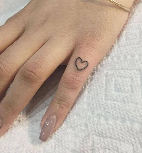 Tatuagens nos dedos - 68 ideias femininas