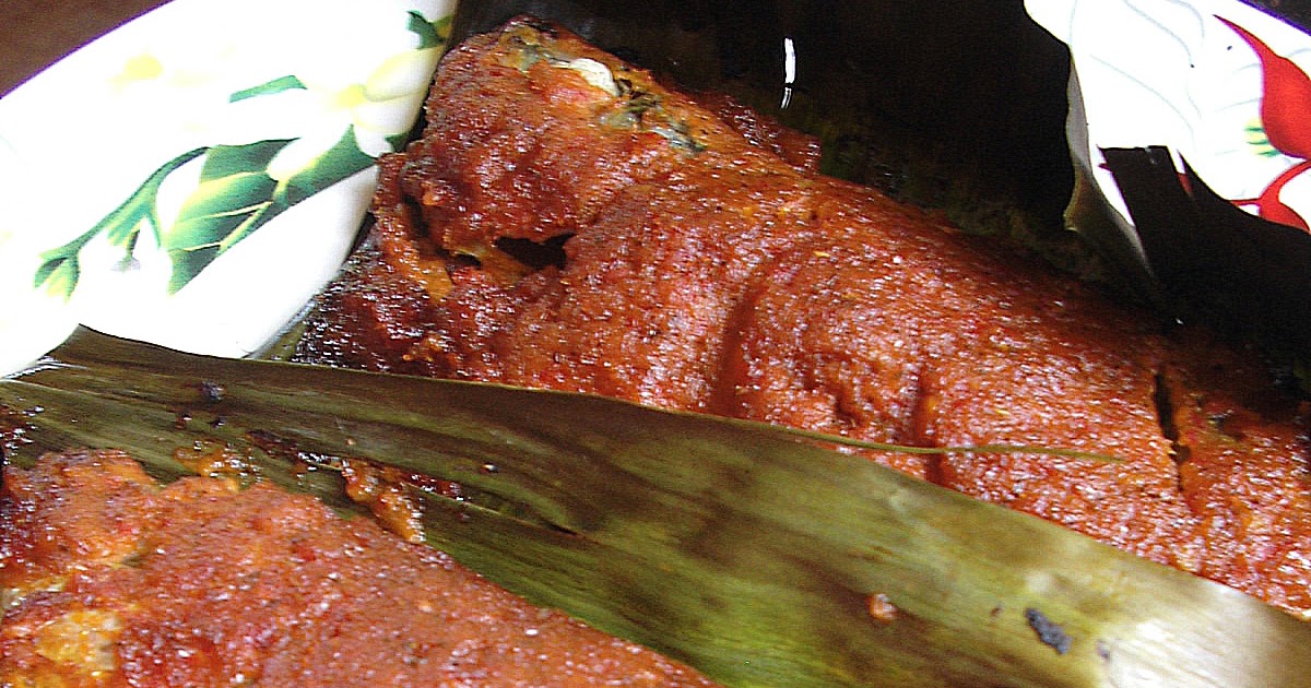 IKAN LOLONG BALUT DAUN PISANG / GRILLED FISH IN BANANA 