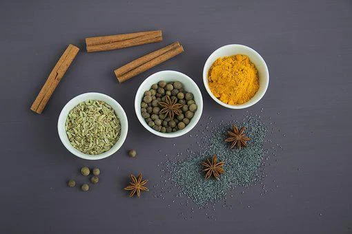 Spices not only make our food delicious but also cure many diseases. Regular use of spices keeps the body healthy and fit. Spices help us to deal with allergies, colds, fevers, and coughs. The following is useful information in this regard.