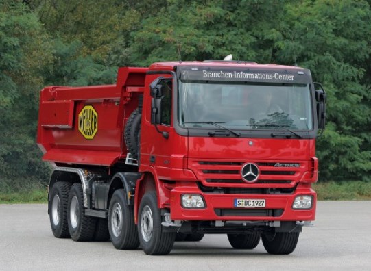 mobil truk dam Mercedes-Benz Axor