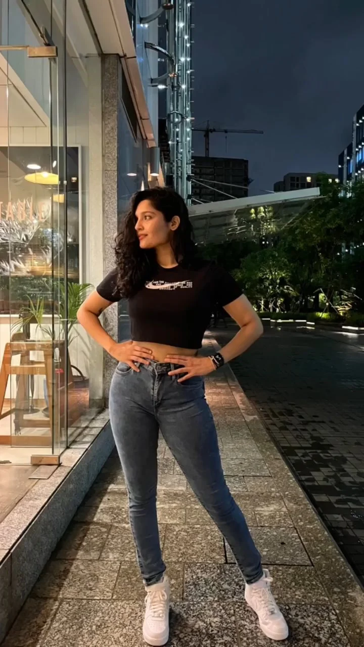 Ritika Singh curvy jeans top