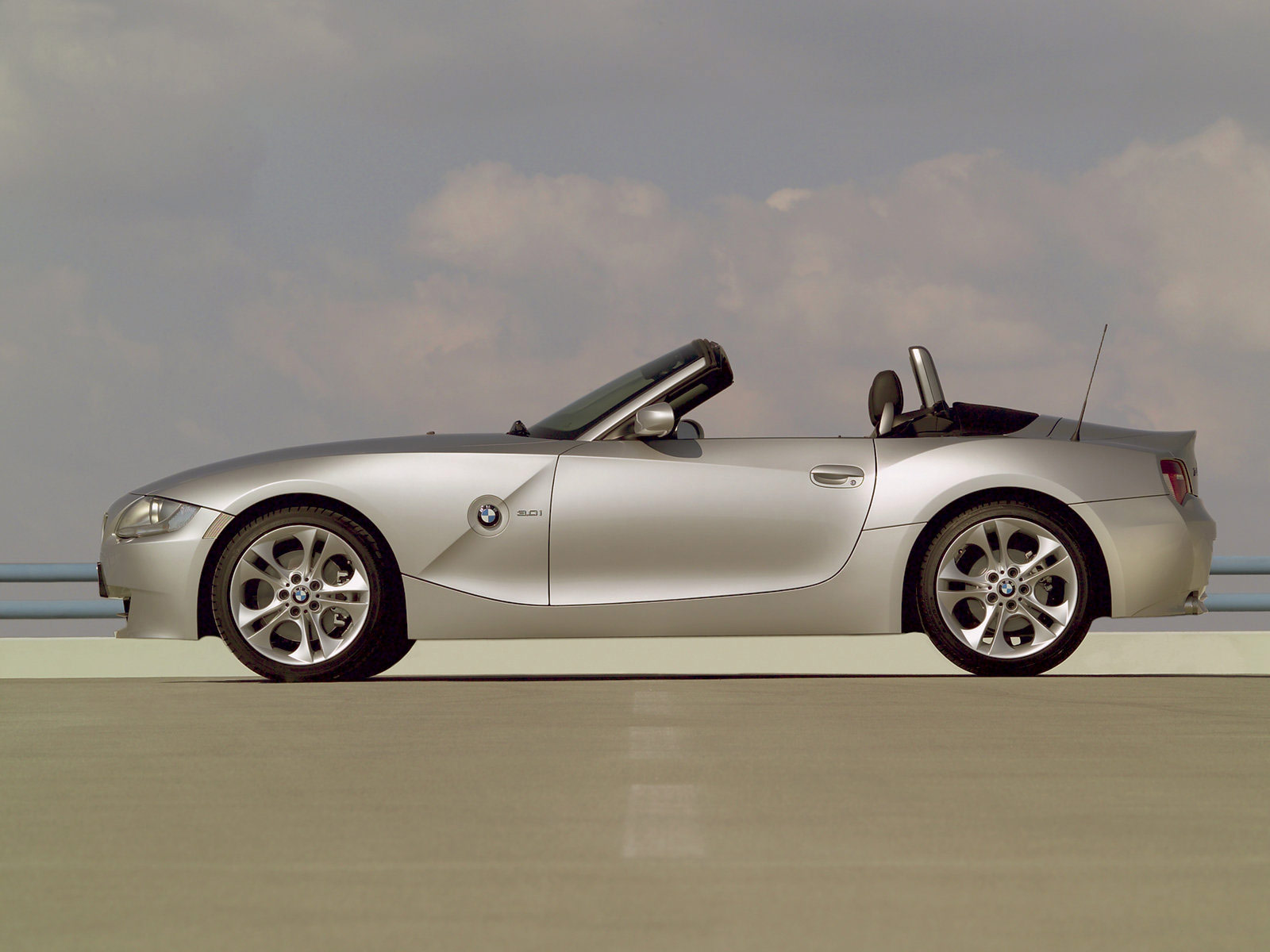 Gambar mobil BMW Z4  Roadster