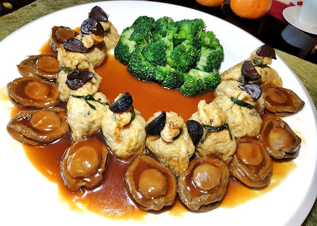 BRAISED SOUTH AFRICA ABALONE & MONEY BAGS WITH BLACK GARLIC SAUCE