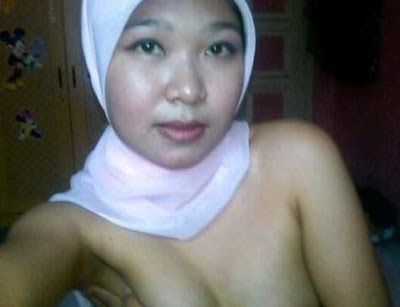 Foto Hot Cewek Jilbab Yang Nakal Telanjang