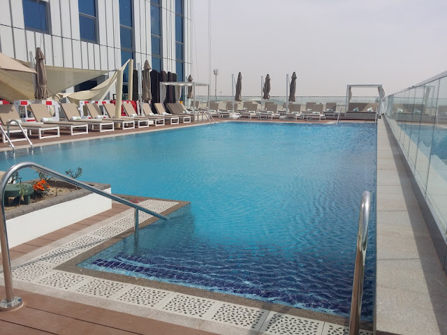 swimming pool contractors in dubai