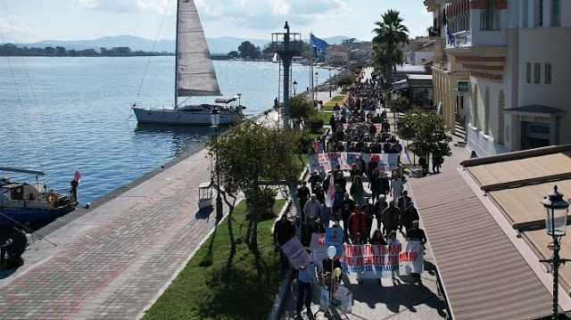 Μεγάλη απεργιακή συγκέντρωση πραγματοποιήθηκε στην Πρέβεζα στα Παλιά ΚΤΕΛ Πρέβεζας από σωματεία Δημόσιου και Ιδιωτικού τομέα και από το ΝΤ της ΑΔΕΔΥ. Πολύ μαζική ήταν η πορεία που κατέκλυσε τους δρόμους της πόλης.