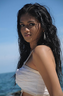 hot-sexy-actress-young-kollywood-tollywood-heroine-sunaina-tamil-telugu-celebrity-sunayana-beach-seashore