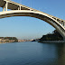 Grua cai em cima de habitações no Porto. 