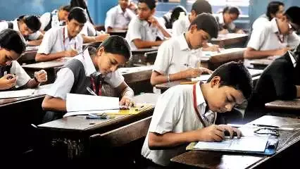 दहावी आणि बारावीच्या परीक्षा ऑफलाईनच होणार | The 10th and 12th exams will be held offline