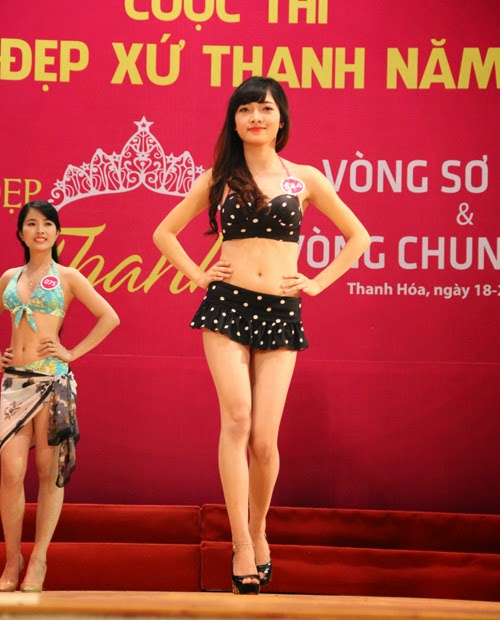 Thí sinh Mai Phương bước đi khá tự tin trong phần trình diễn áo tắm Thí sinh Mai Phương bước đi khá tự tin trong phần trình diễn áo tắm