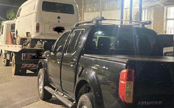 Polícia flagra oficina mecânica que clonava placas de carro em Salvador