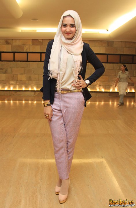 Gaya Hijab Ala Zaskia Sungkar - Inspirasi Busana Lebaran 