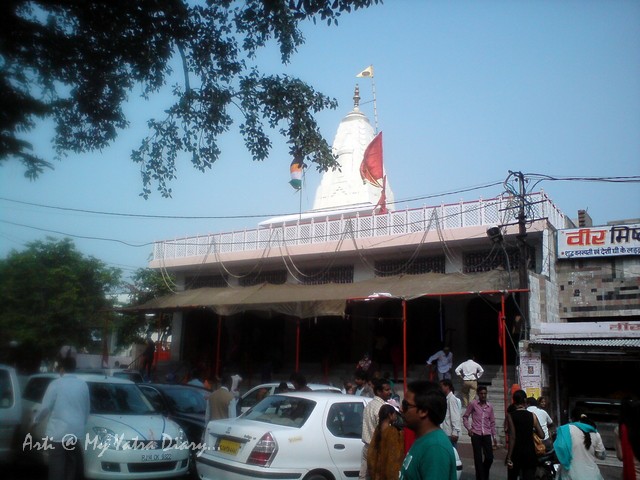 Ancient Temples to Visit in Jaipur: Moti Dungri Ganesh Temple.