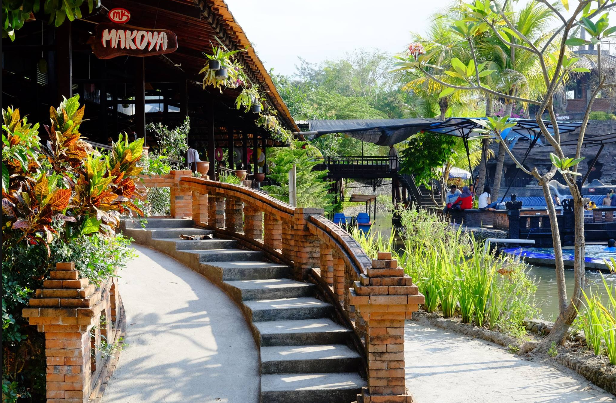 Makoya Dapur Bakar Pandaan Tempat Persinggahan Traveller Beken