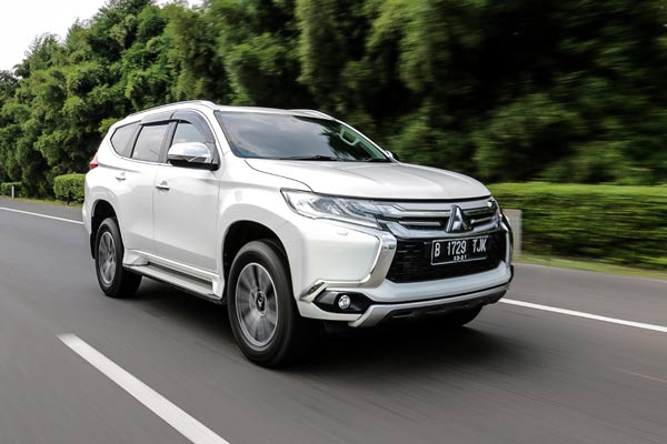 Test Drive Mitsubishi Pajero Sport Dakar 4x2 A/T di Indonesia