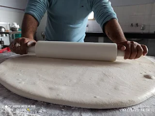 बेकरी जैसा क्रीम रोल घर में करें तैयार Cream Roll recipe in hindi|क्रीम रोल कैसे बनाए जाते हैं?|How are cream rolls made?|Cream Roll|क्रीम रोल|क्रीम रोल बनाने की विधि हिन्दी में|क्रीम कैसे बनाते हैं?